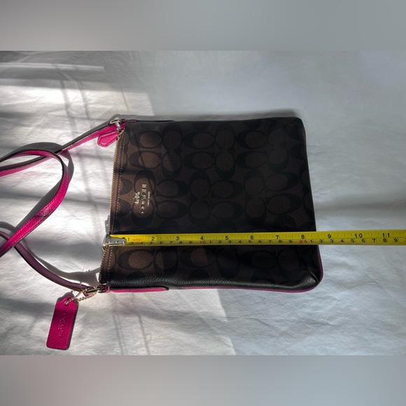 ***SOLD***COACH CROSSBODY BAG in Brown and Fuchsia Leather Messenger Bag Signatu - Picture 5 of 16